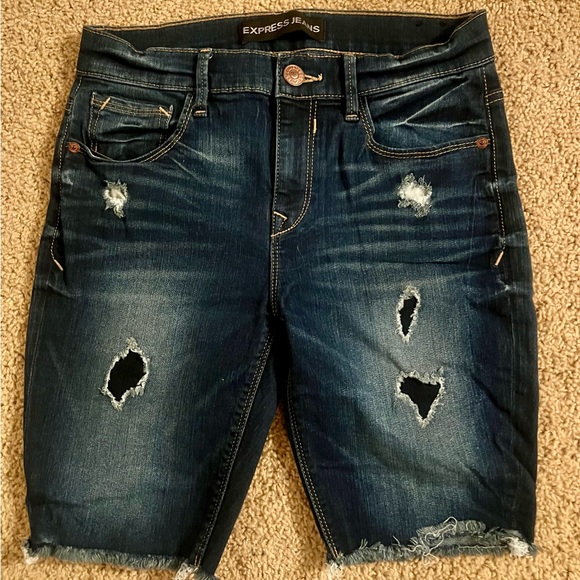 Express dark wash distressed just above knee shorts - Picture 4 of 5